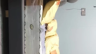 加拿大少女在业余色情片中被填满她紧绷的屁股