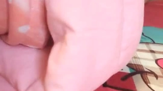 身材超好的漂亮美女和男友度假在酒店穿性感内衣做爱 男的直接拖衣狂操