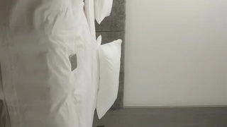 漂亮小少妇 有感觉吗 我进去了 舒服吗 在家被小伙无套输出 射了一逼口