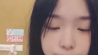 少女宿舍伴侣沉迷于口交快感