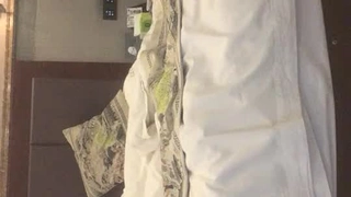 沐足会所探良家，重金忽悠小姐姐，金钱面前妹子动摇了，酒店一夜情赚一把，漂亮身材好，观感极佳