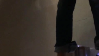 黑人宝贝在牛仔姿势下被猛烈地操