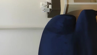 大学女同性恋在宿舍房间里探索他们的欲望